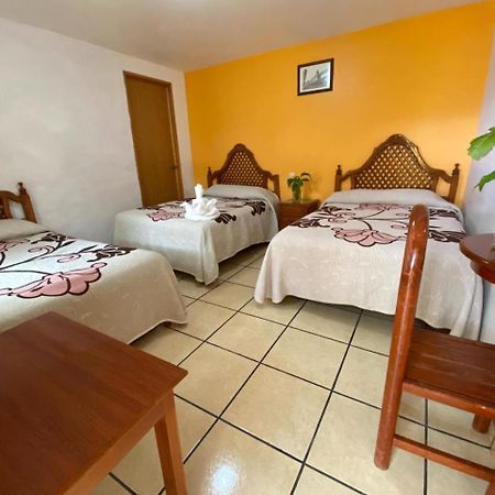 Hotel Posada Camelinas Pátzcuaro Екстериор снимка