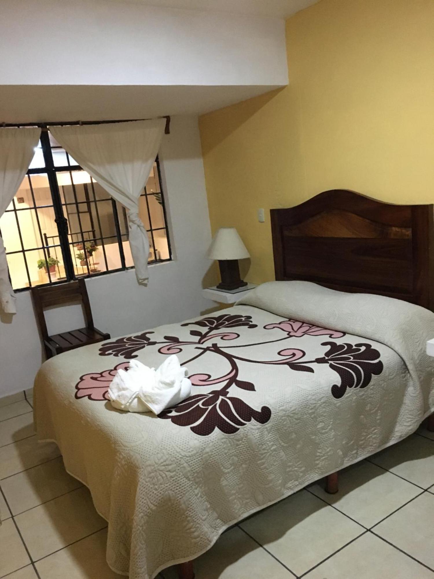 Hotel Posada Camelinas Pátzcuaro Екстериор снимка