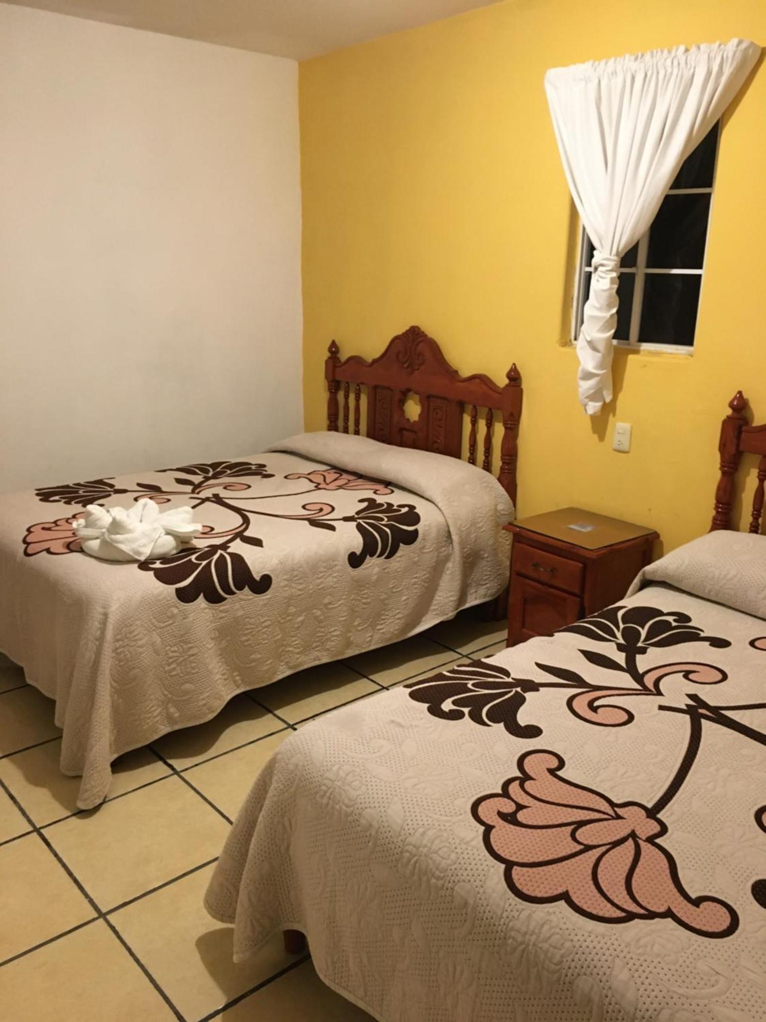 Hotel Posada Camelinas Pátzcuaro Екстериор снимка