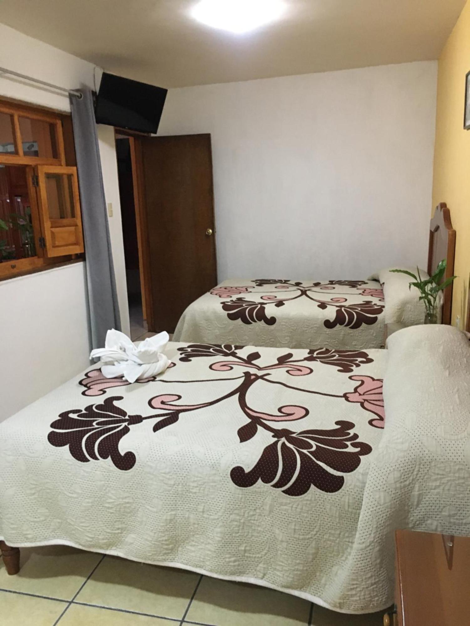 Hotel Posada Camelinas Pátzcuaro Екстериор снимка