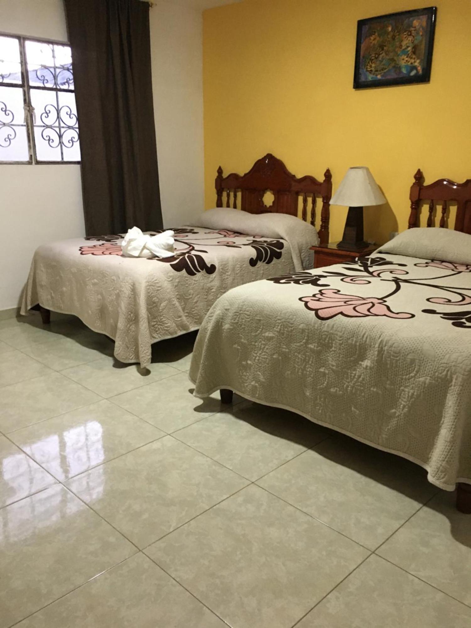 Hotel Posada Camelinas Pátzcuaro Екстериор снимка