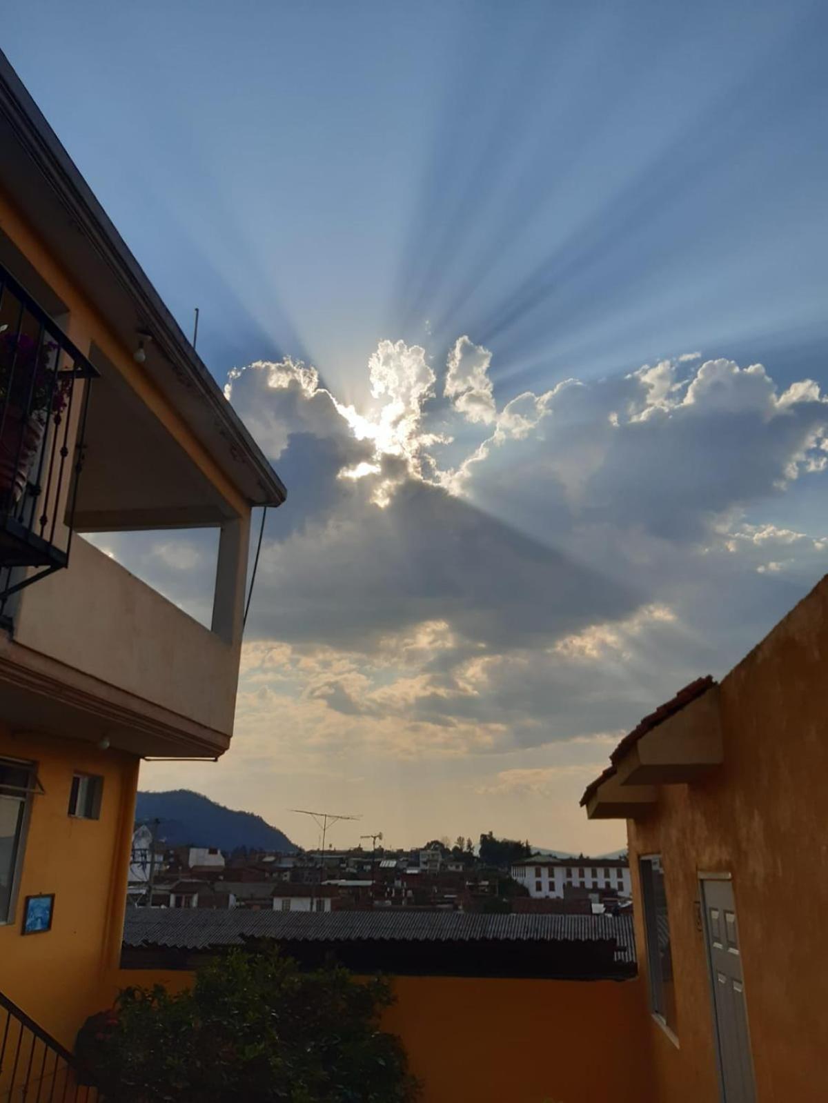 Hotel Posada Camelinas Pátzcuaro Екстериор снимка
