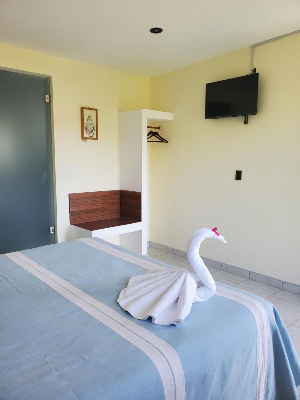 Hotel Posada Camelinas Pátzcuaro Екстериор снимка