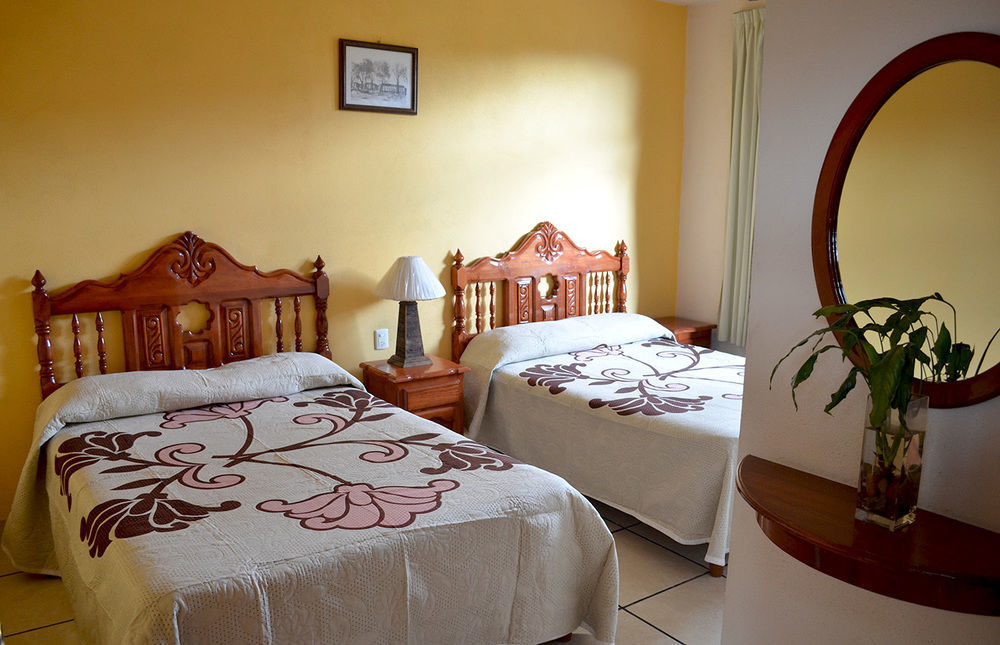 Hotel Posada Camelinas Pátzcuaro Екстериор снимка