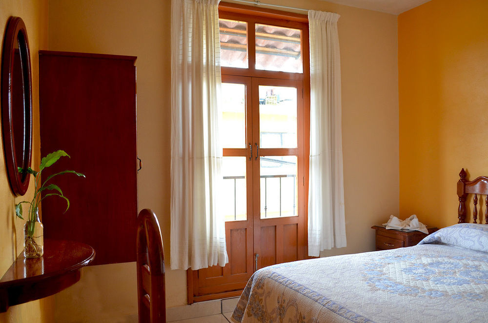 Hotel Posada Camelinas Pátzcuaro Екстериор снимка