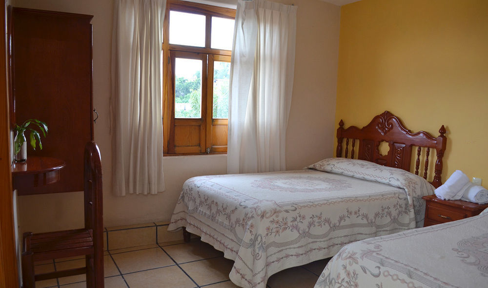 Hotel Posada Camelinas Pátzcuaro Екстериор снимка