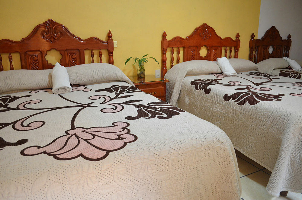 Hotel Posada Camelinas Pátzcuaro Екстериор снимка