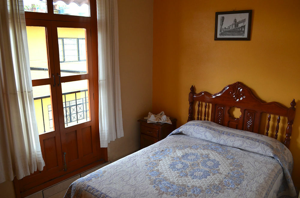 Hotel Posada Camelinas Pátzcuaro Екстериор снимка
