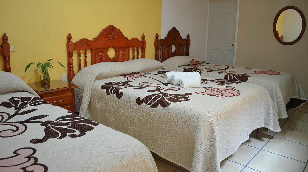 Hotel Posada Camelinas Pátzcuaro Екстериор снимка